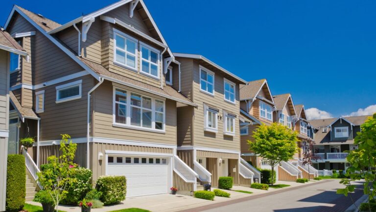 Smart Investment Strategies in Residential Real Estate